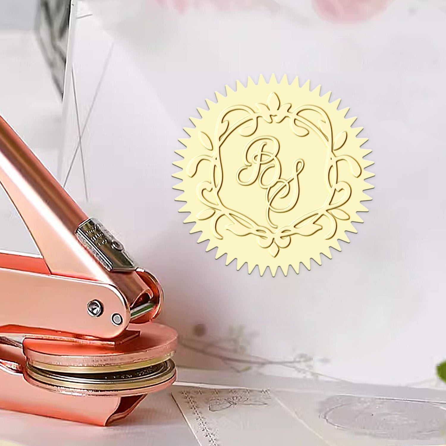 Timbre à sec personnalisé pour mariage avec initiales manuscrites monogramme 1-271