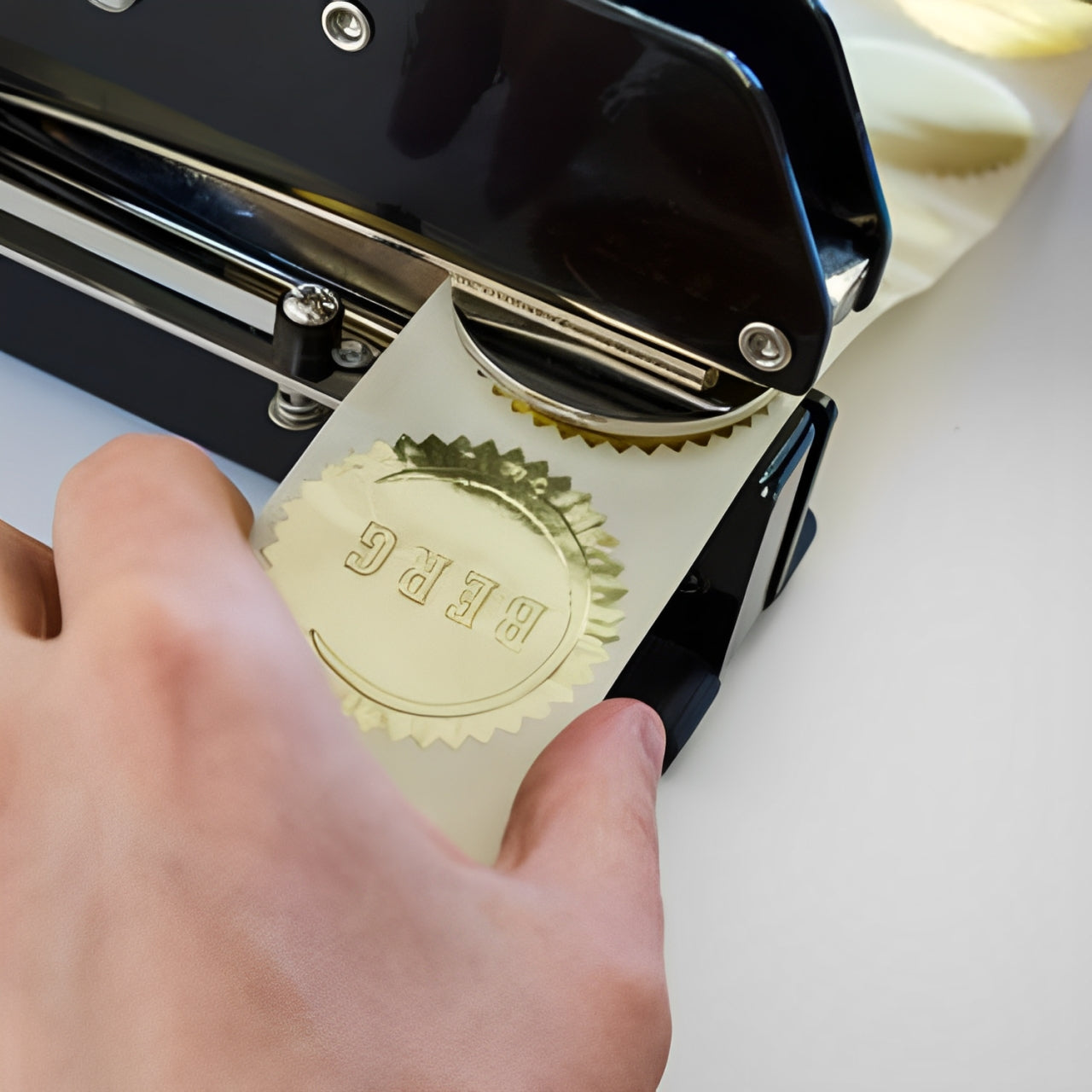 Extra große personalisierte Desktop Prägestempel mit Ihrem Artwork - Heavy Duty Prägepresse